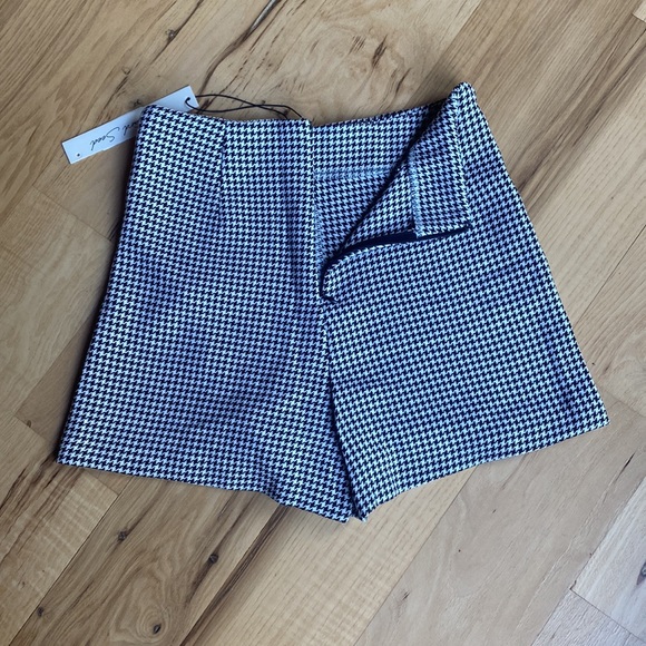 NEW!! Houndstooth skirt/skort, size S - Picture 4 of 8